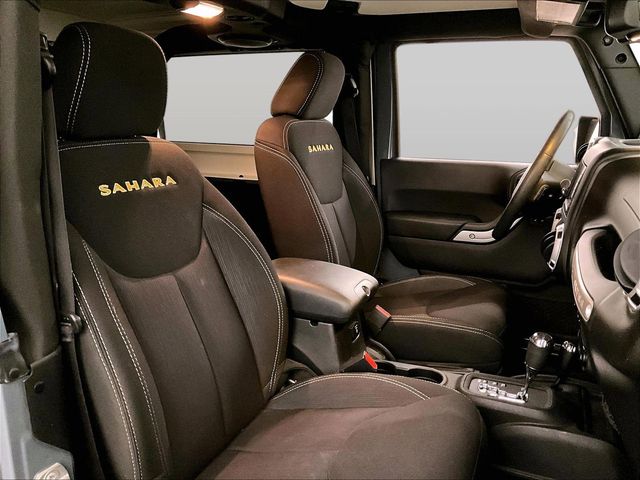 2014 Jeep Wrangler Sahara - 7