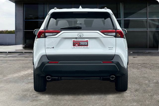2025 Toyota RAV4 XLE photo 3