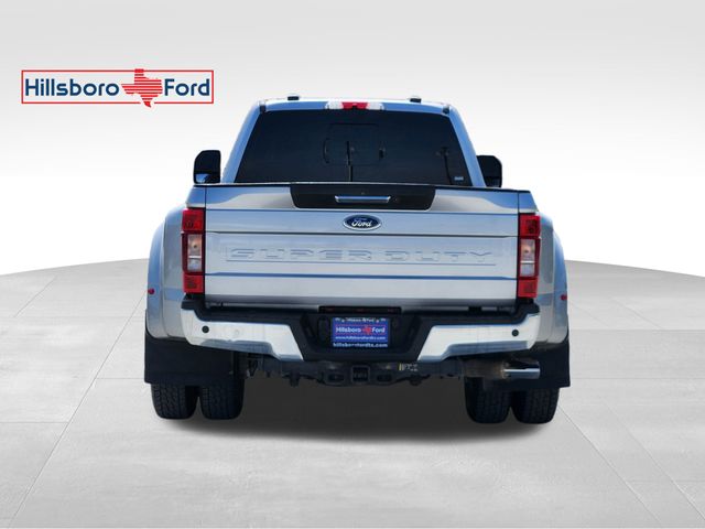 2022 Iconic Silver Metallic Ford F-350SD Lariat 4X4 Truck
