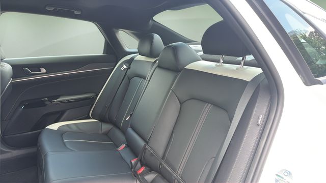 Used 2025 White Kia GT-Line image 27