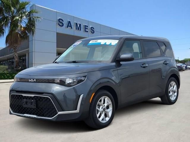 Gray 2025 Kia Soul LX FWD SUV / Crossover Front-Wheel Drive Continuously Variable Transmission