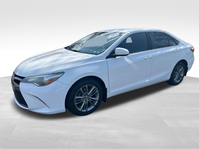 Super White 2015 Toyota Camry SE Sedan Front-Wheel Drive 6-Speed Automatic