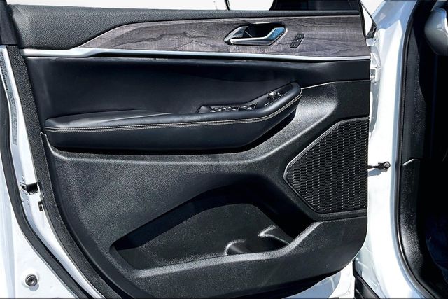 Used 2023 Jeep Grand Cherokee For Sale in Gloucester, MA