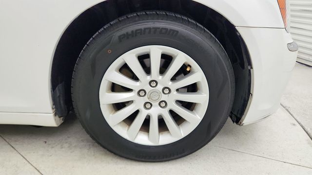 2014 Chrysler 300 Base White at Autostrade