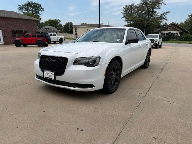  2022 Chrysler 300 Touring AWD   