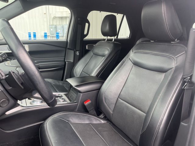 Used 2020 White Ford Limited image 12