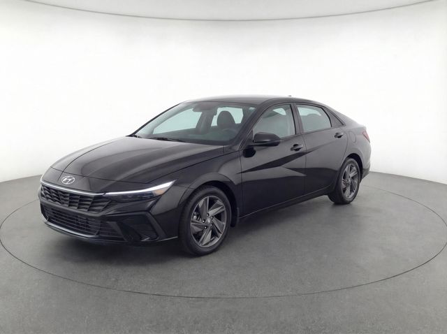 2024 Hyundai Elantra SE FWD