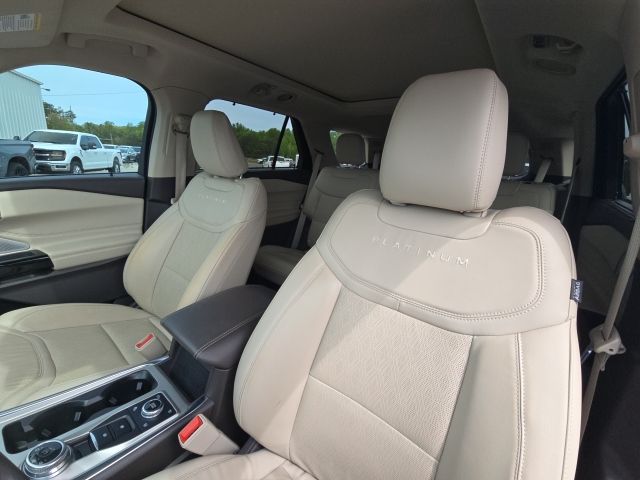 2023 Ford Explorer Platinum:B02247