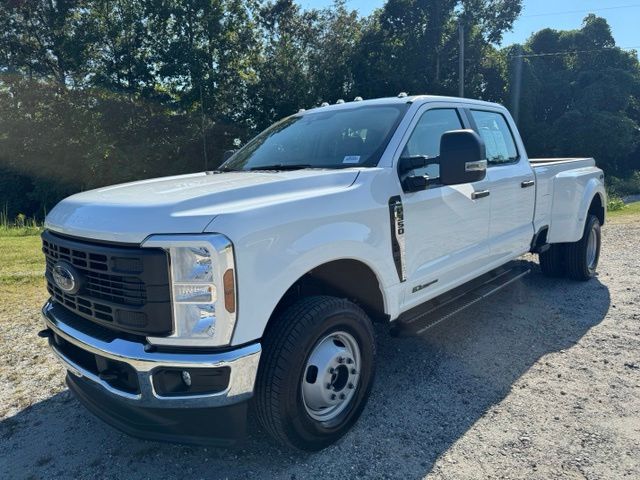 Used 2026 White Ford XL image 3