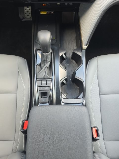 2025 Toyota Camry SE:B02318