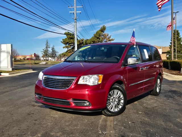 2016 Chrysler Town & Country Touring-L FWD