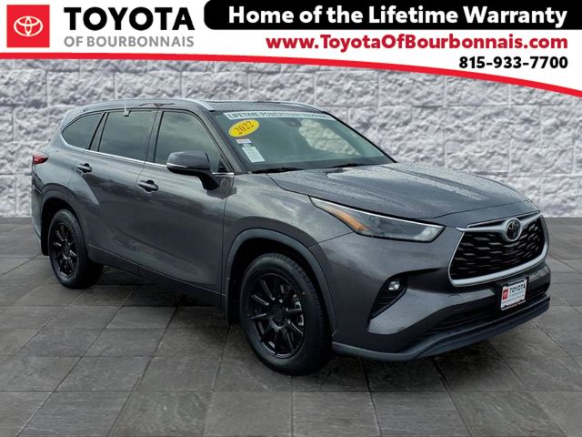 Magnetic Gray Metallic 2022 Toyota Highlander XLE FWD SUV / Crossover Front-Wheel Drive 8-Speed Automatic