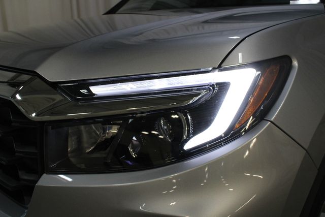 Used 2023 Silver Honda EX-L image 36