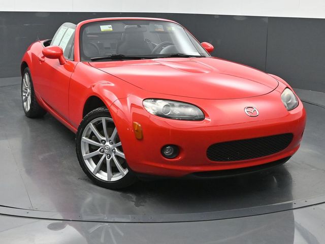 True Red 2006 Mazda MX-5 Miata Convertible Rear-Wheel Drive 6-Speed Manual Overdrive
