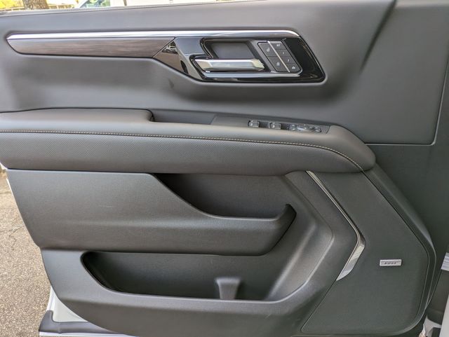 2025 Chevrolet Suburban Premier photo