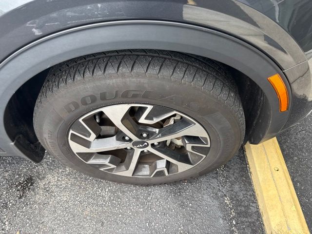 Used 2024 Gray Kia EX image 3