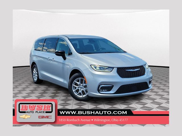 Silver Mist Clearcoat 2024 Chrysler Pacifica Minivan Front-Wheel Drive 9-Speed Automatic