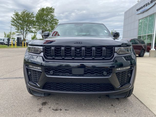 2026 Jeep Grand Cherokee - Diamond Black exterior view 2
