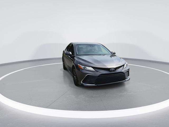 Used 2024  Toyota XLE image 2