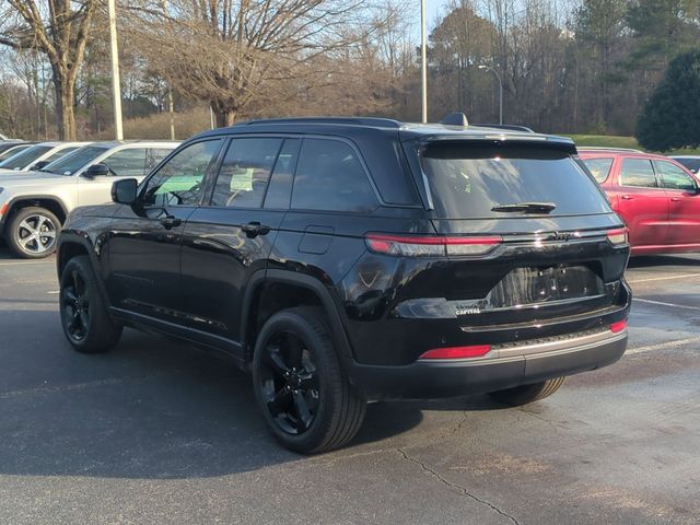 New 2026 Diamond Black Crystal Pearl-Coat Exterior Paint Jeep Limited image 3