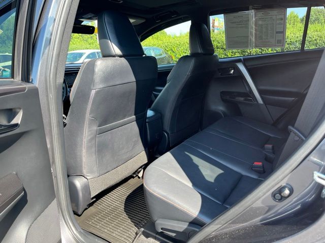 2018 Toyota RAV4 SE - Photo 19
