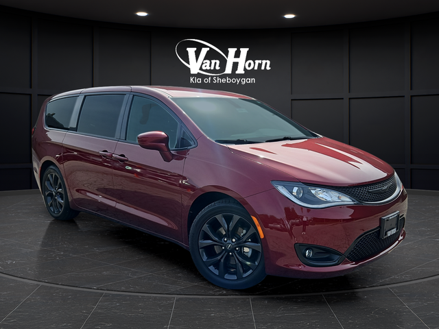 Velvet Red Pearlcoat 2019 Chrysler Pacifica Touring Plus FWD Minivan Front-Wheel Drive 9-Speed Automatic