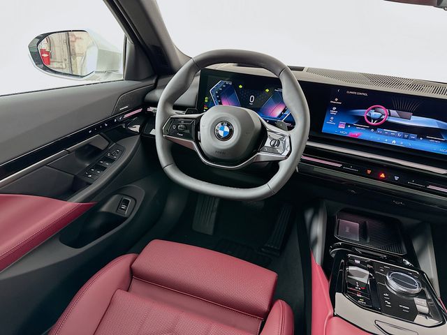 2025 BMW 5 Series 530i xDrive 23