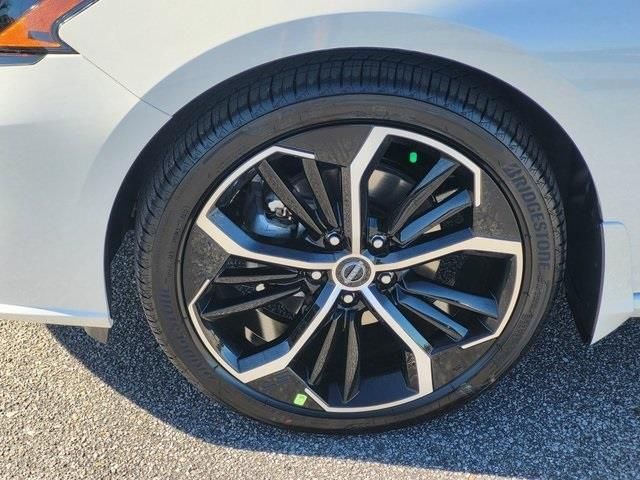 New 2025 White Nissan 2.5 SR image 8