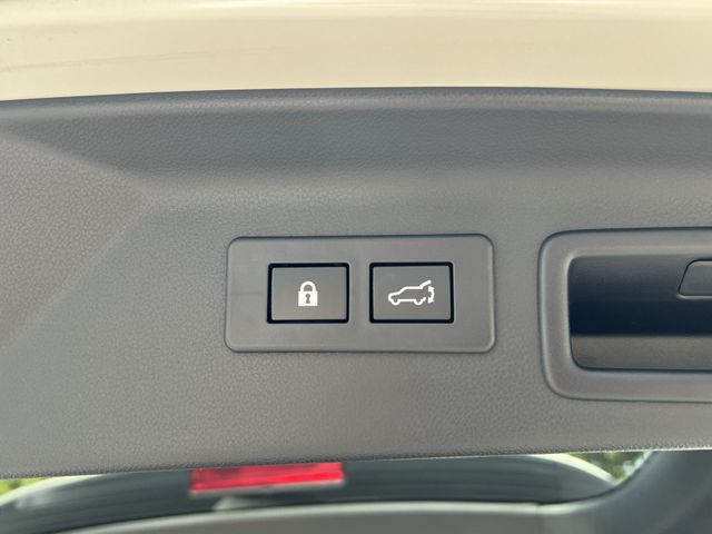 Used 2025 White Subaru Limited image 40