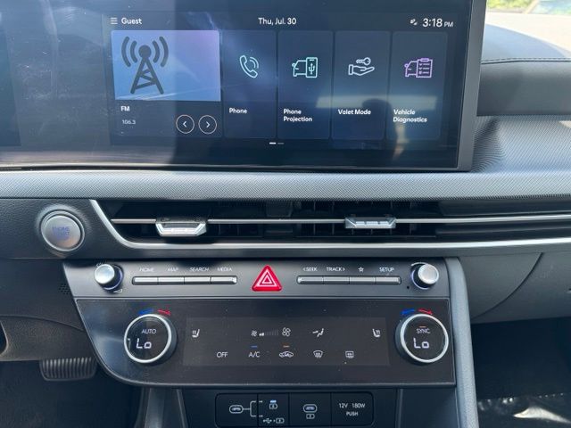 Used 2025 White Hyundai SEL image 29