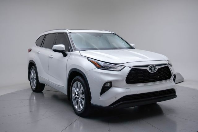 White (Wind Chill Pearl) 2022 Toyota Highlander SUV / Crossover All-Wheel Drive 8-Speed Automatic