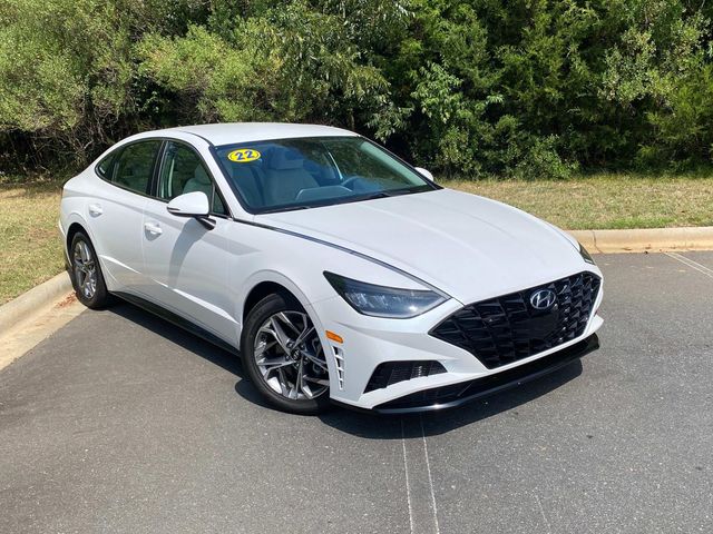 Quartz White 2022 Hyundai Sonata Sedan Front-Wheel Drive 8-Speed Automatic