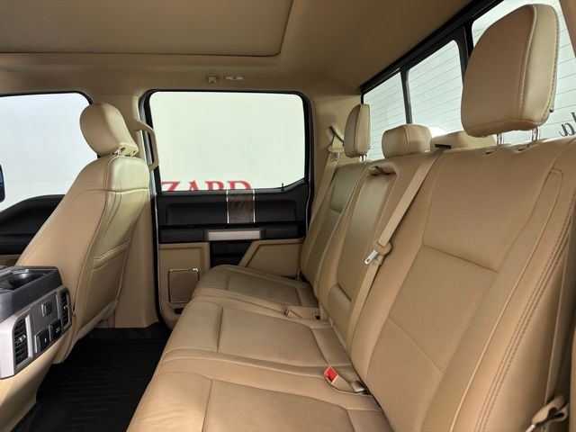 2019 White Platinum Clearcoat Metallic Ford Super Duty F-250 SRW Lariat 4X4 Truck