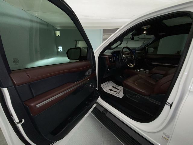 Used 2022 White Ford Limited image 11
