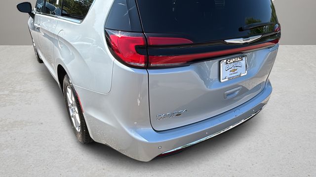 Used 2024 Silver Chrysler Touring L image 39