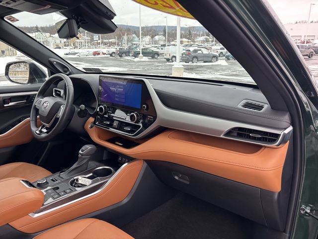 used 2023 Toyota Highlander car, priced at $43,136