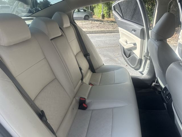 Used 2025 White Nissan 2.5 SL image 11