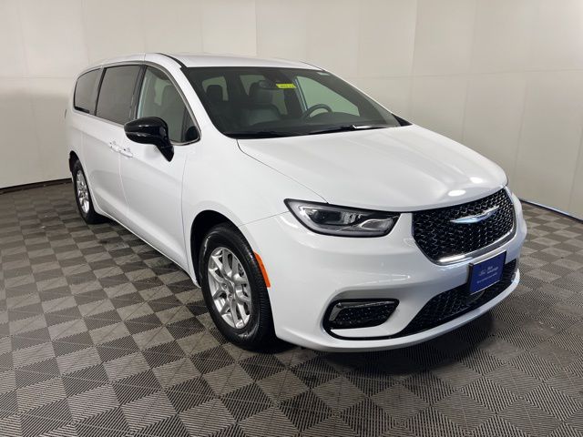 Bright White Clearcoat 2025 Chrysler Pacifica Select FWD Minivan Front-Wheel Drive 9-Speed Automatic