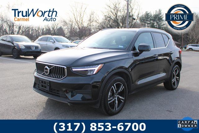 2025 Volvo XC40 B5 Core Bright Theme AWD