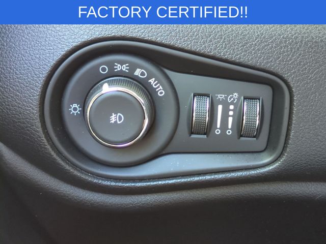 Used 2017 Blue Jeep Trailhawk image 18
