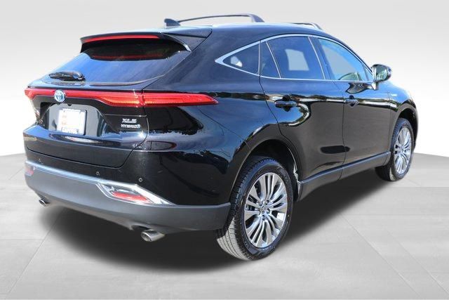 2021 Toyota Venza XLE 19