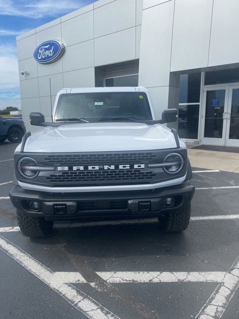 Oxford White 2025 Ford Bronco Badlands 4-Door 4WD SUV / Crossover Four-Wheel Drive Automatic