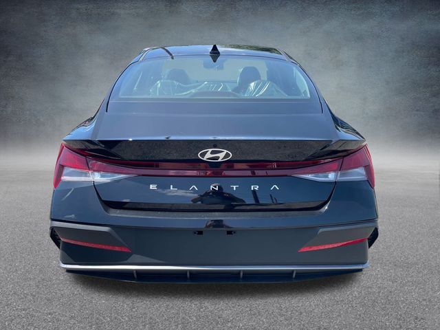 2024 Hyundai Elantra SE 4