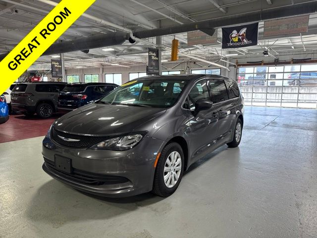 2020 Chrysler Voyager L FWD