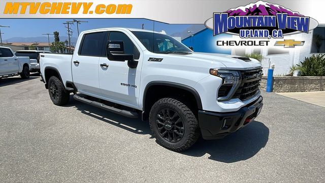 Summit White 2026 Chevrolet Silverado 2500HD Pickup Truck Four-Wheel Drive Automatic