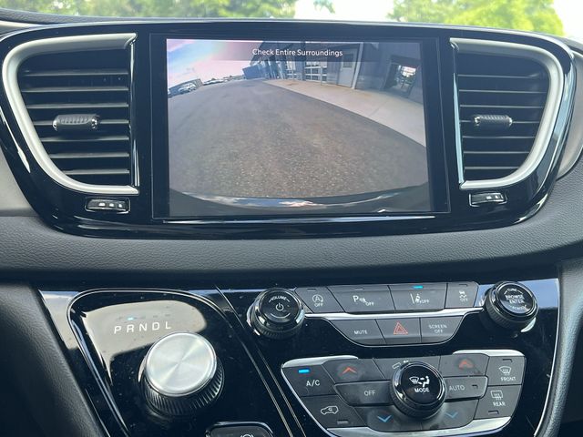Used 2025 Black Chrysler Select image 18