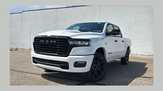 2026 RAM 1500 Laramie Crew Cab 4WD Blanco (Bright White Clearcoat) Camioneta Todo terreno 8 velocidades Automática