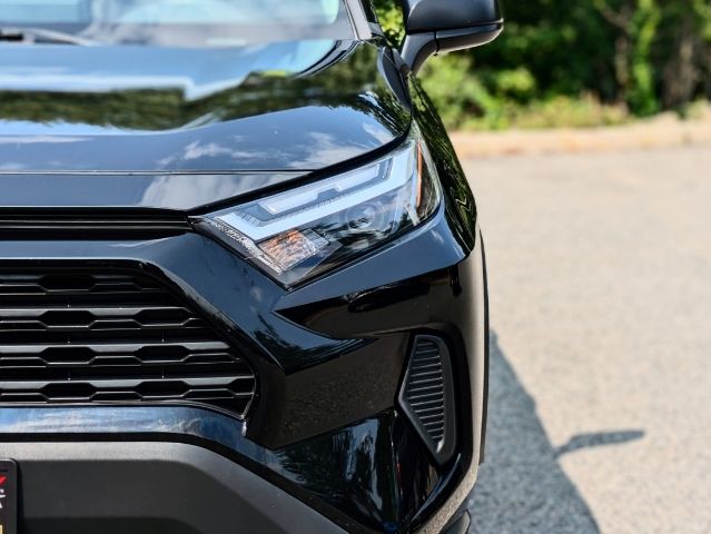 2023 Toyota RAV4 LE 13