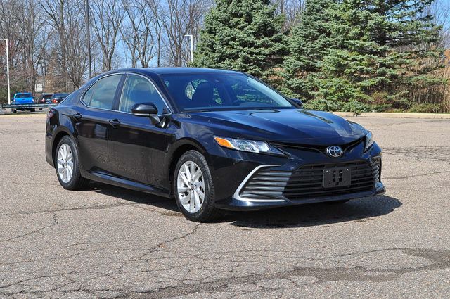 Silver 2024 Toyota Camry LE FWD Sedan Front-Wheel Drive 8-Speed Automatic