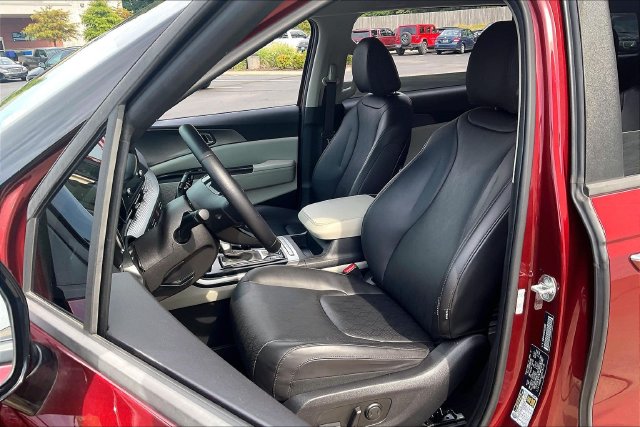 Used 2024 Kia Carnival Van